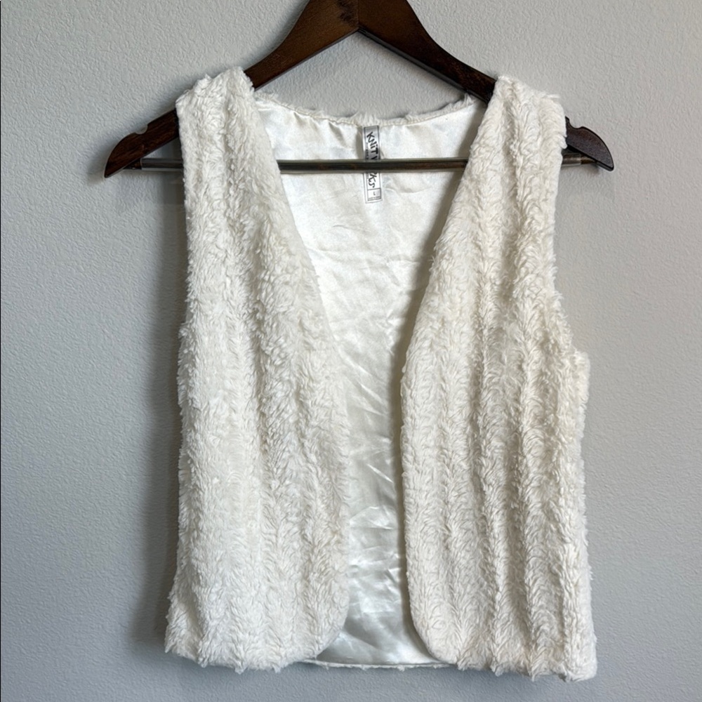 Knit Works Cream Faux Fur Vest Size L